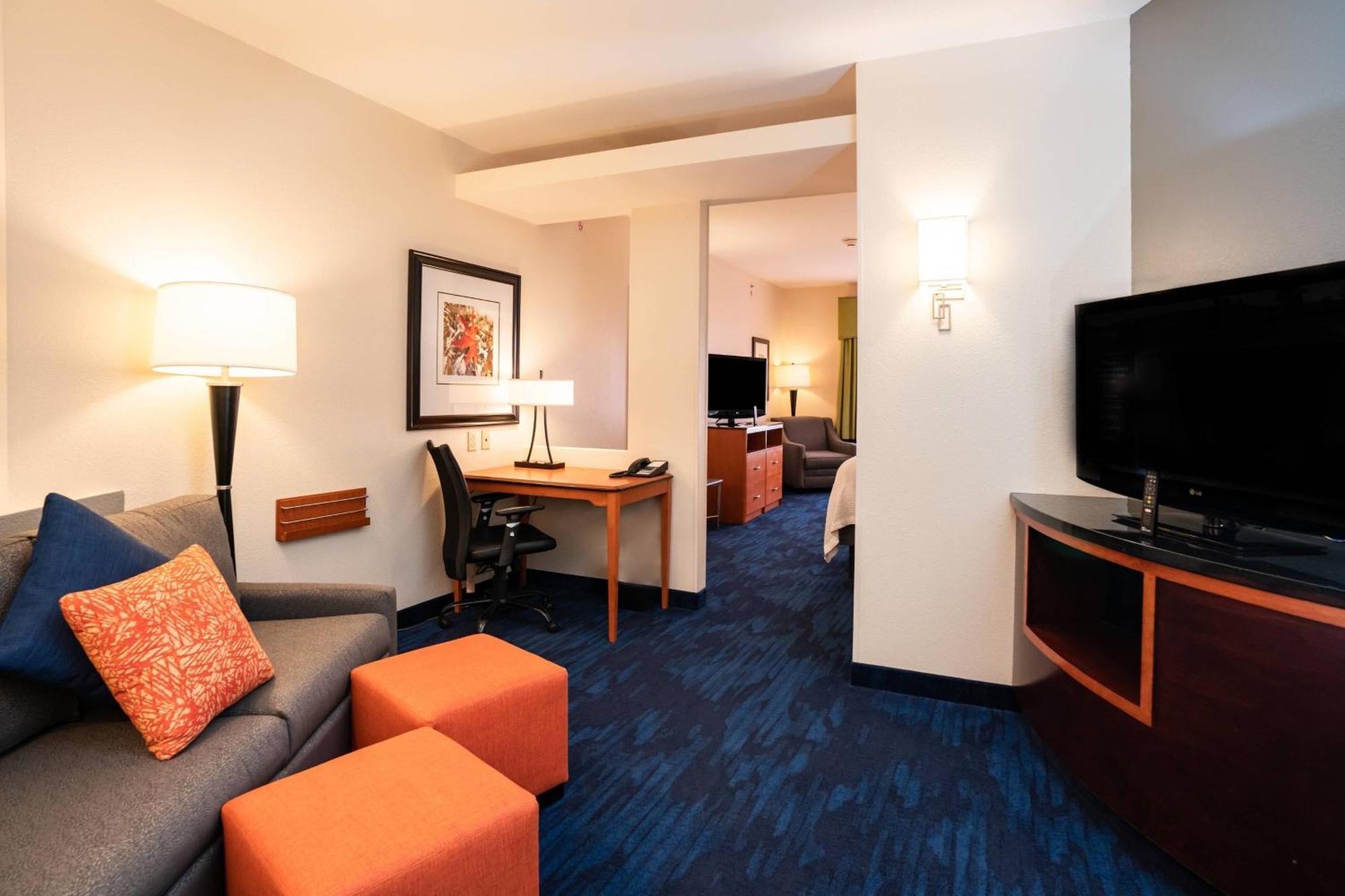 Fairfield Inn & Suites By Marriott Карни Экстерьер фото